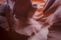 Red rock formations in slot canyon Lower Antelope Canyon at Page, USA von Bastian Linder