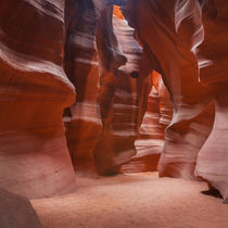 Red rock formations with sun rays in Slot Canyon of Upper Antelope Canyon at Page, USA von Bastian Linder