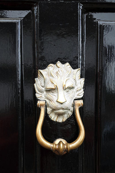 Door-knocker-lavenham-suffolk-england