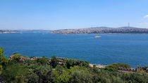 Panoramic view from Topkapi palace on Bosporus, Istanbul von ambasador