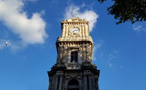 Clock Tower at Dolmabahce square in Istanbul von ambasador