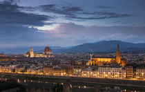 Skyline of Florence with cathedral Santa Maria del Fiore and and church Santa Croce during sunset, Tuscany Italy von Bastian Linder