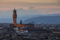 Skyline of Florence with tower Arnolfo during sunset, Tuscany Italy von Bastian Linder