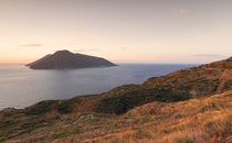 Coast of Lipari with view to volcano islands Salina, Alicudi, Filicudi during sunset, Sicily Italy von Bastian Linder