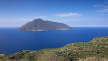Coast of Lipari with view to volcano island Salina during day, Sicily Italy von Bastian Linder