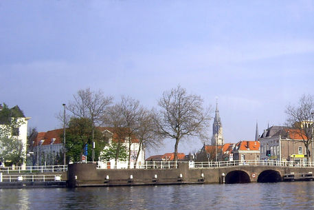 Delft-waterfront-holland-01