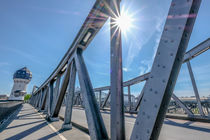 Eisenbahnbrücke im Sonnenschein von Claudia Schmidt