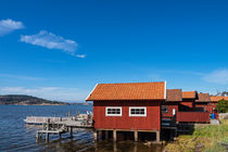Bootshäuser nahe der  Stadt Fjällbacka in Schweden von Rico Ködder