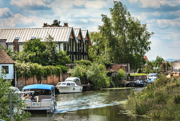 On-the-river-avon-at-tewkesbury