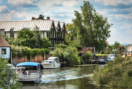 On-the-river-avon-at-tewkesbury