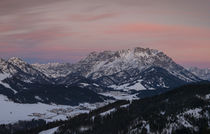 Mountains of Wilder Kaiser at Fieberbrunn during sunset in winter with snow, Tyrol Austria von Bastian Linder