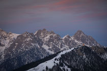 Mountains of Wilder Kaiser at Fieberbrunn during sunset in winter with snow, Tyrol Austria von Bastian Linder