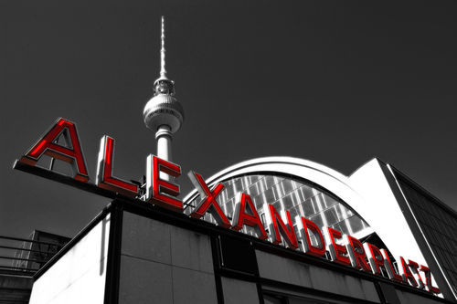 Alexanderplatz-schild-sw-dunkler-neu