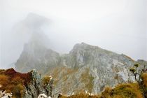 Bergkamm im Nebel von Franziska Hub