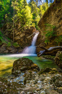 Verstecktes Wasserfall Paradies von mindscapephotos