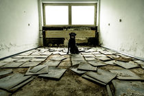 Hund in Lost Place by mindscapephotos