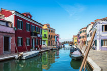 Bunte Gebäude auf der Insel Burano bei Venedig by Rico Ködder