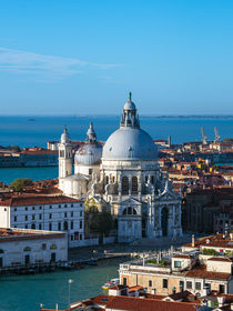 Blick auf die Kirche Santa Maria della Salute in Venedig by Rico Ködder