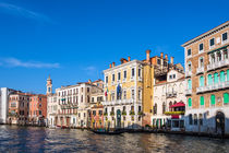 Blick auf den Canal Grande mit Gondel in Venedig von Rico Ködder