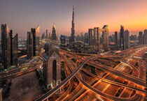 Sonnenuntergang über der Skyline von Dubai by Achim Thomae