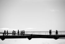 Bridge Crowd London von Julian Raphael Prante