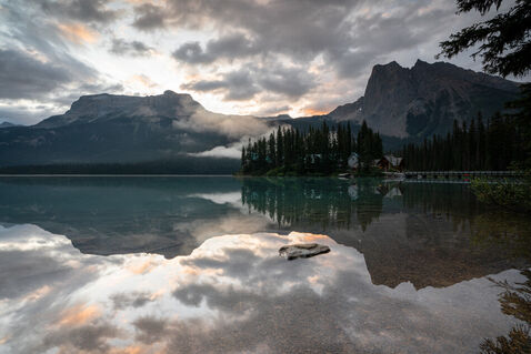 Canada-bc-yoho-np-emerald-lake-daybreak-7