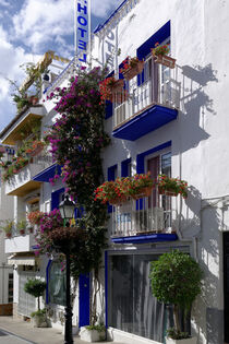 Blaues Hotel in Marbella / Blue hotel in Marbella von Berthold Werner