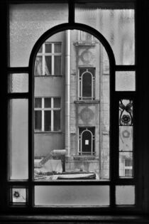 Fenster zum Hof by Tim Trzoska