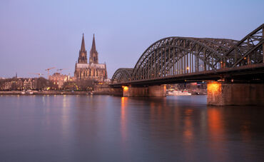 Cologne-2020-001-early-morning-rhine-river
