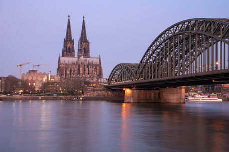 Cologne-2020-002-early-morning-rhine-river