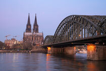 Rhein in Köln mit Dom und Hohenzollernbrücke, Nordrhein-Westfalen, Deutschland von alfotokunst