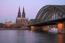 Rhein in Köln mit Dom und Hohenzollernbrücke, Nordrhein-Westfalen, Deutschland by alfotokunst