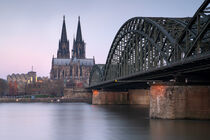 Rhein in Köln mit Dom und Hohenzollernbrücke, Nordrhein-Westfalen, Deutschland von alfotokunst
