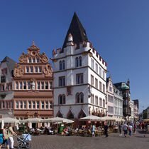 Die Steipe und das Rote Haus in Trier by Berthold Werner