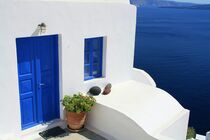 Blau weiße Fassade auf Santorin