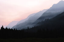 Mountains sunset von Dennson Creative