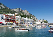 Capri: der Hafen Marina Grande by Berthold Werner
