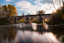 Bridge over river Altmühl lighten up in autumn mood von raphotography88
