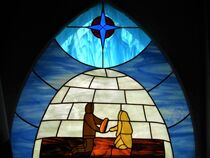 igluförmiges Glasfenster in der St. George's Anglican Church von assy