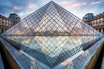 Reflections of The Louvre, Paris von Martin Williams