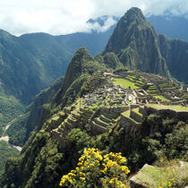Machu Picchu im grünen Bergland von Peru  von Sabine Radtke