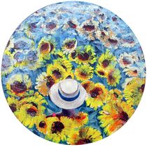 Frau mit Hut im Sonnenblumenfeld / woman with hat in flower field by Gertrud Uhr