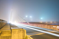 bridge over water whit fog von Marcel Derweduwen