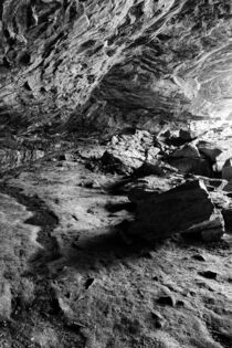 Cave At Northrup Falls von Phil Perkins