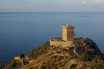 Sizilien: ein Wachturm an der Küste by Berthold Werner