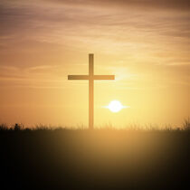 Kreuz bei Sonnenuntergang von ollipic