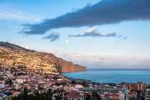 Blick auf Funchal auf der Insel Madeira by Rico Ködder