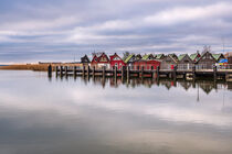 Bootshäuser im Hafen von Althagen auf dem Fischland-Darß von Rico Ködder