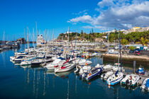 Hafen in der Stadt Funchal auf der Insel Madeira von Rico Ködder