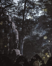 Steingesicht von Siem Reap im Dschungel von Holger Brandt